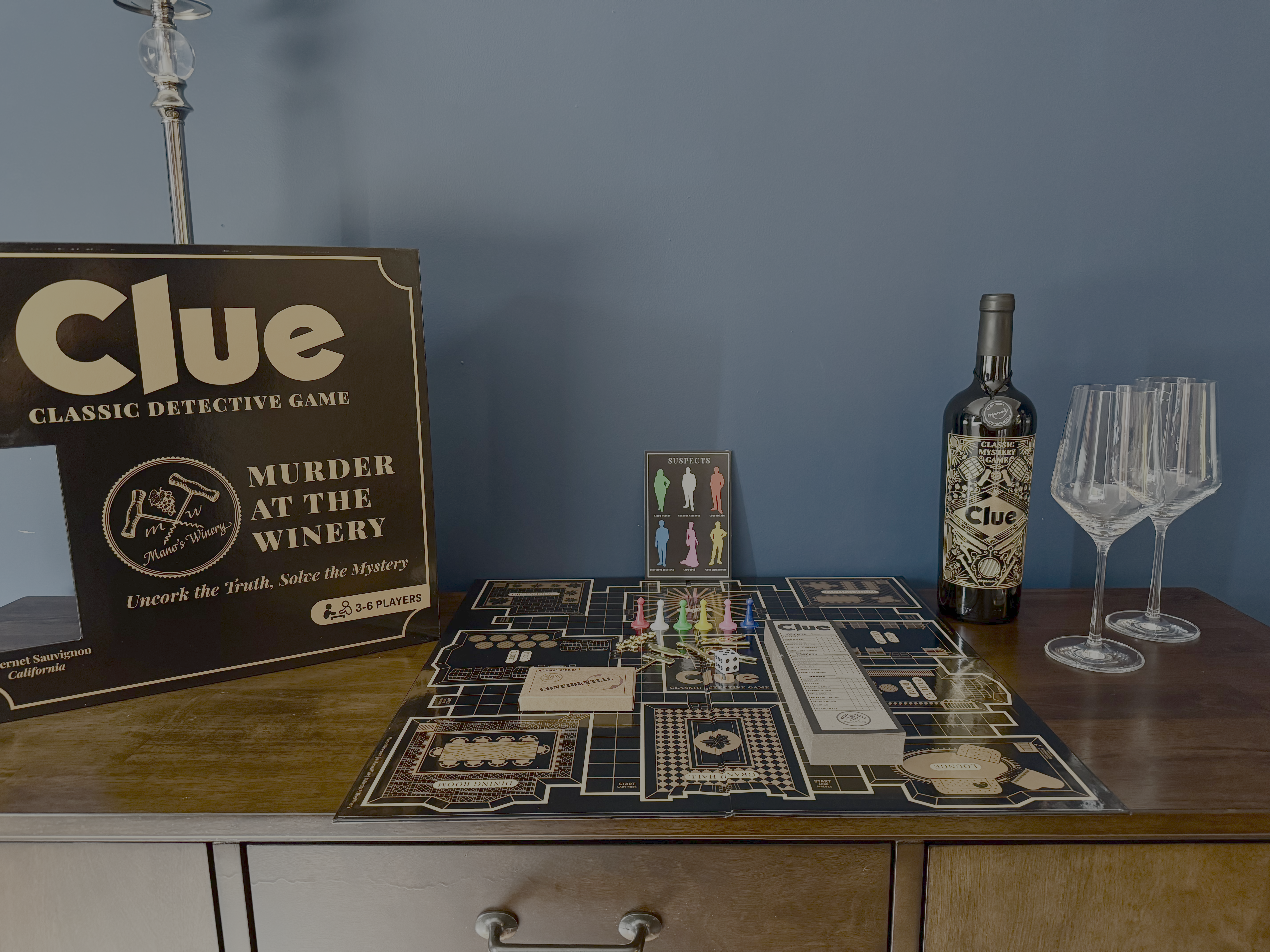 Wine lovers clue game with red wine